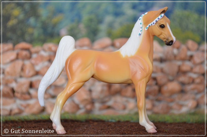 #5608 American Saddlebred | palomino | 1998 OF disc.