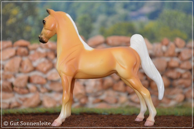 #5608 American Saddlebred | palomino | 1998 OF disc.