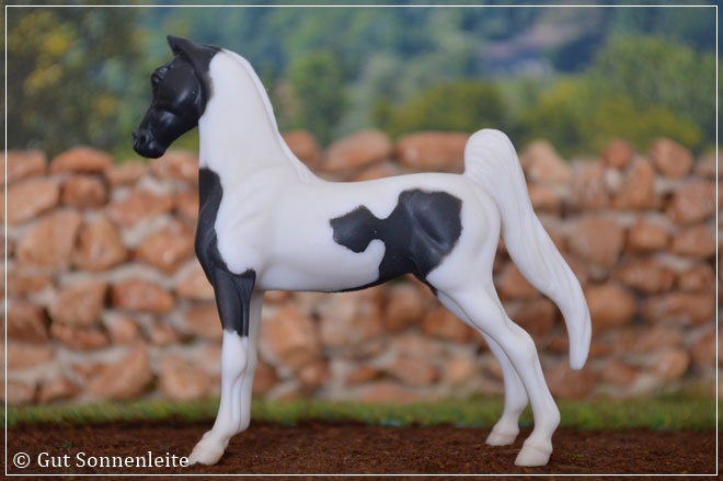 #5904 Black and White Saddlebred | black pinto | 2005 - 2006 OF disc.