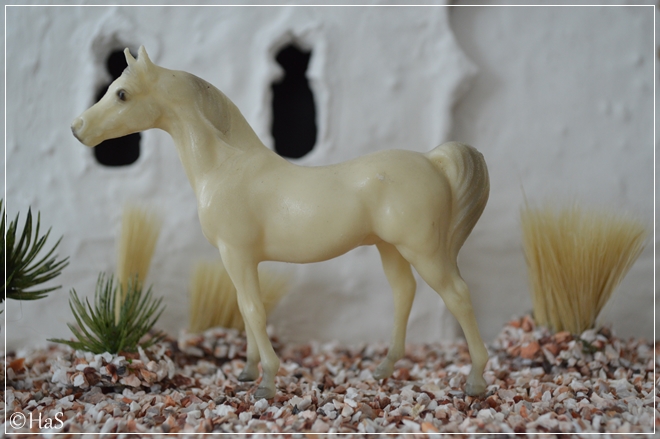 #5016 Arabian Stallion - alabaster