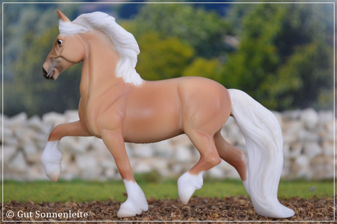 #410436 Friesian - palomino - matte Finish