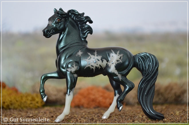 #5917 Spooky Stablemate Collection | metallic green | 2005 OF disc.