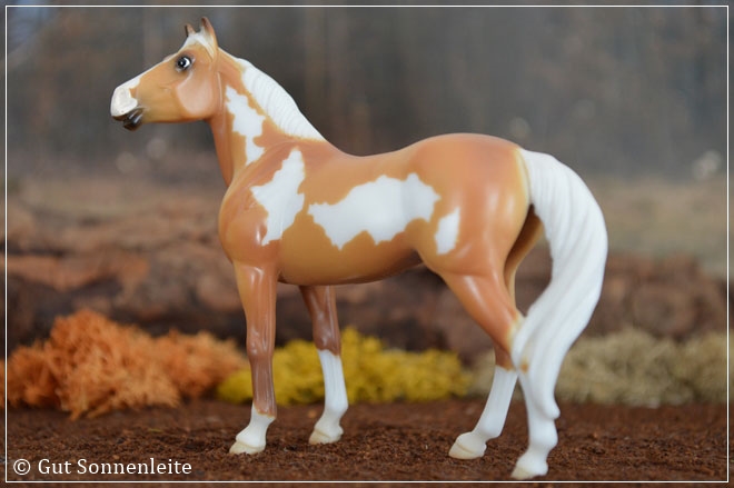 #5976 Standing Stock Horse - palomino pinto